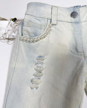 Load image into Gallery viewer, LIGHT WASH DISTRESSED JEANS
