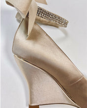 Load image into Gallery viewer, CHAMPAGNE SATIN WEDGE
