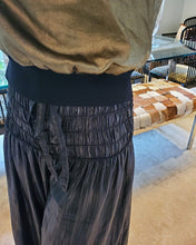 Load image into Gallery viewer, REBECCA BLACK/GOLD PALAZZO PANTS
